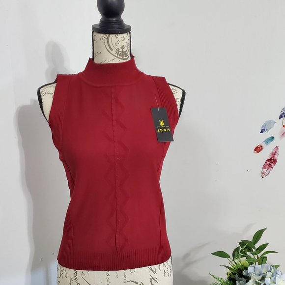 Tops - 🌷5/$15! NWT Sleeveless Red Knit Top